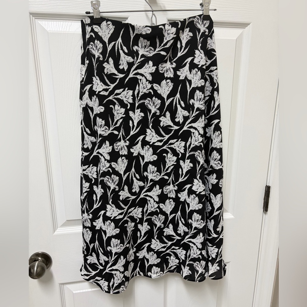 Brooks Brothers Black and White Floral Skirt - Picture 3 of 3